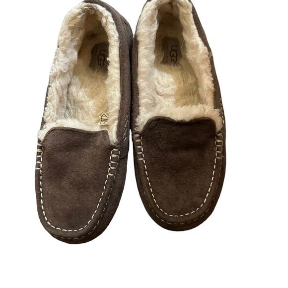 UGG Slippers - Picture 1 of 4